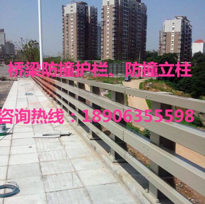 橋梁防撞護(hù)欄，防撞立柱